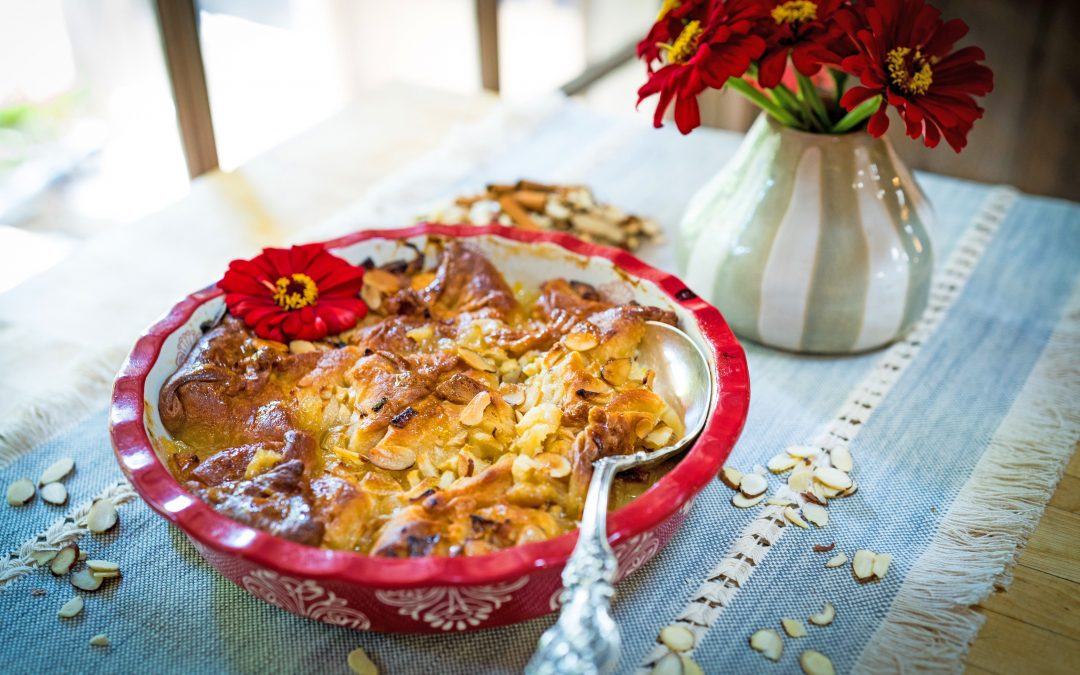 APPLE DUMPLINGS WITH ALMOND SAUCE