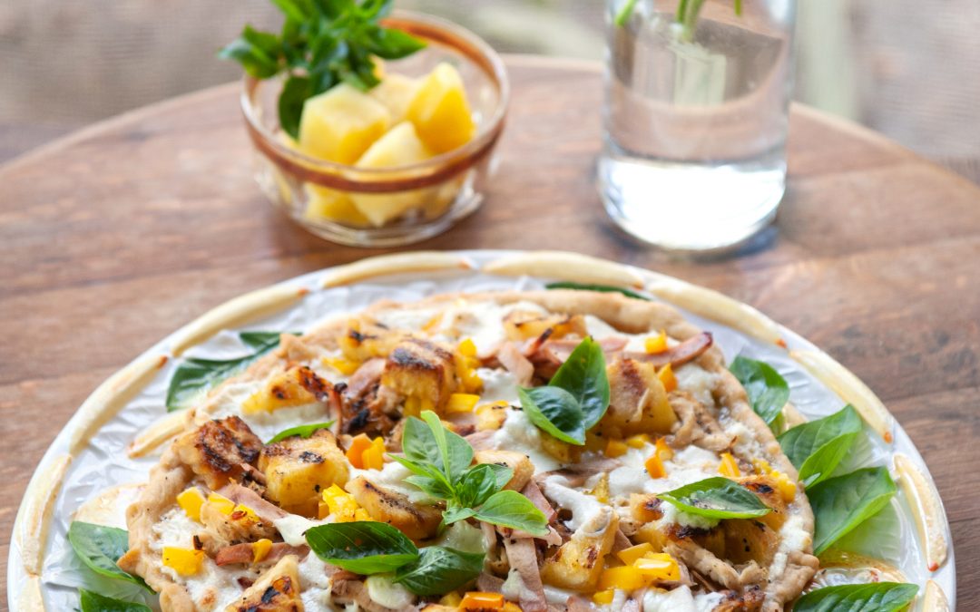 GRILLED CHICKEN AND PINEAPPLE PIZZA